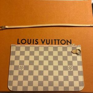 BRAND NEW LOUIS VUITTON WRISTLET
